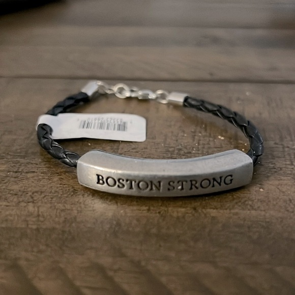 Boston Strong Boston Marathon Bracelet NOS USA - Picture 1 of 5